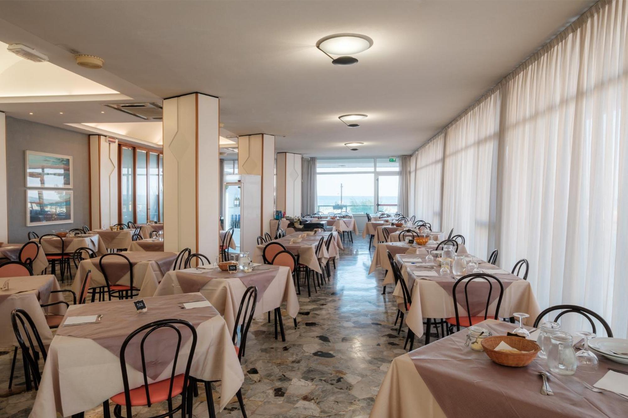 Hotel Crown Rimini Ngoại thất bức ảnh