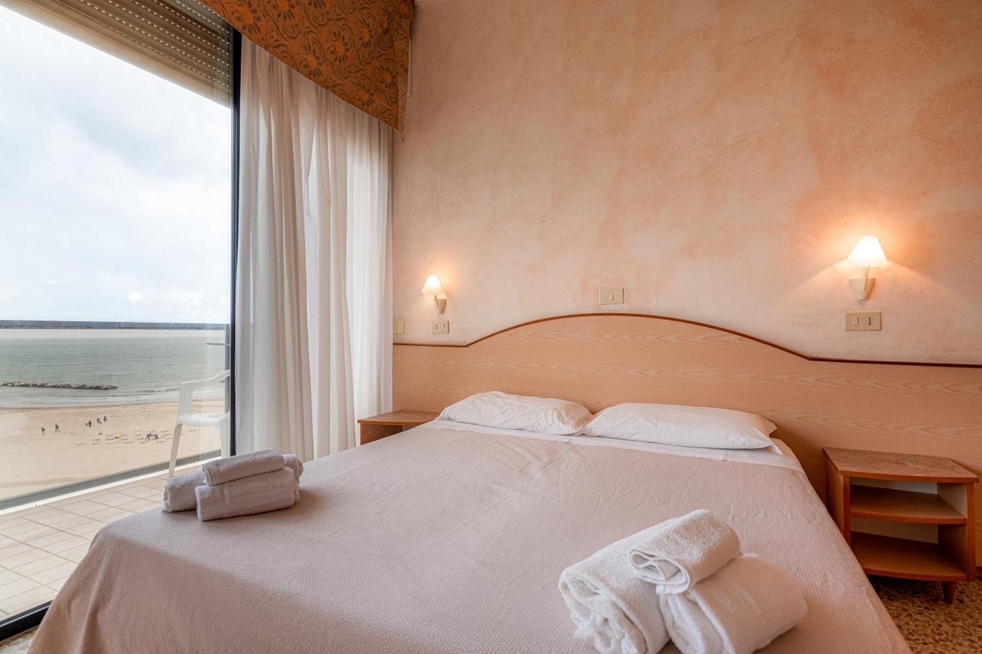 Hotel Crown Rimini Ngoại thất bức ảnh