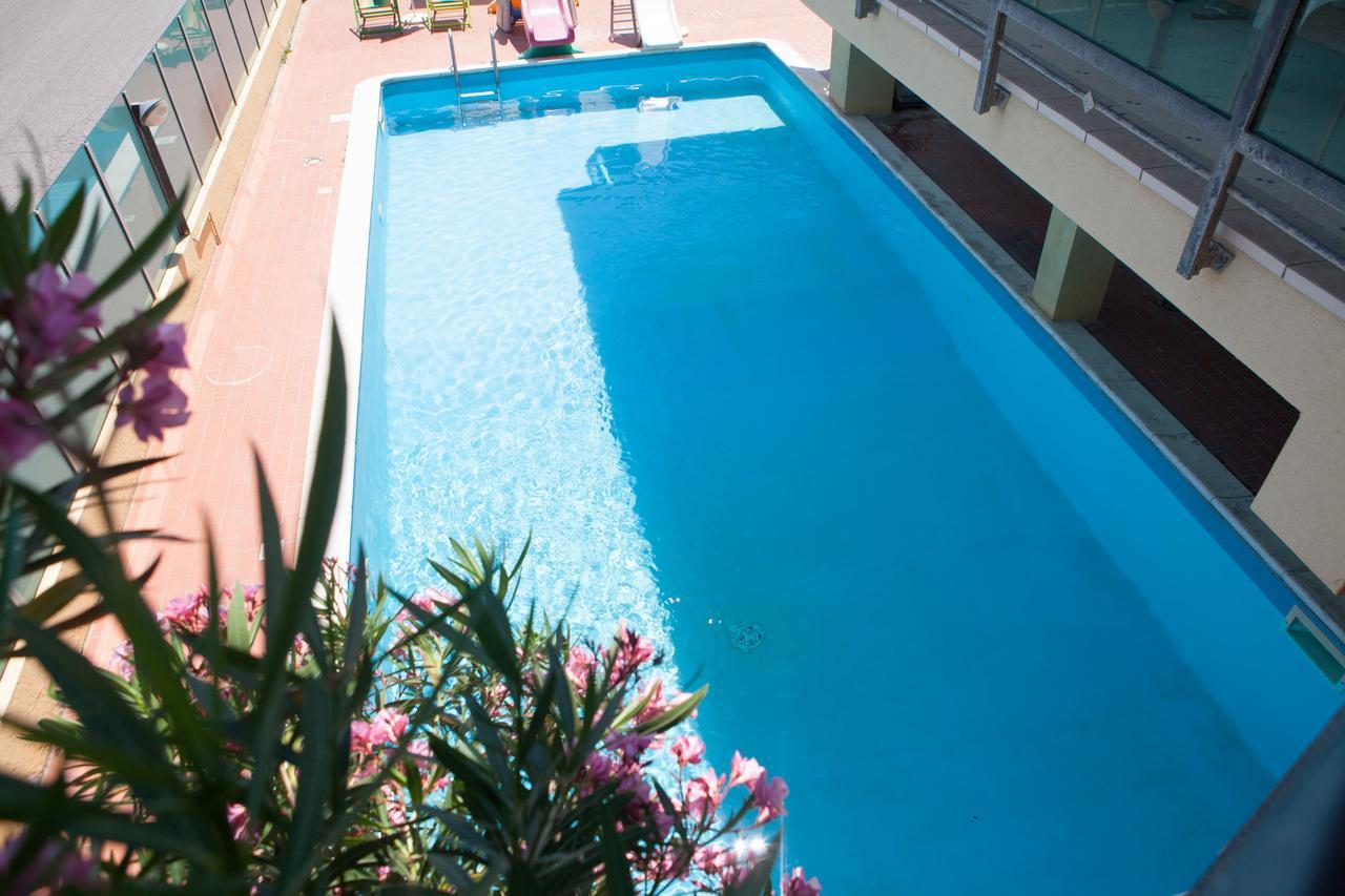 Hotel Crown Rimini Ngoại thất bức ảnh